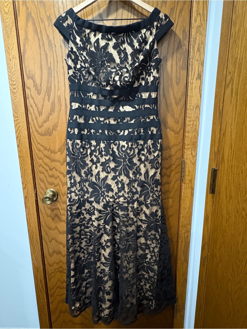Tadashi Shoji Black Nude Textured Stretch Lace Mermaid Maxi Gown Romantic 10
